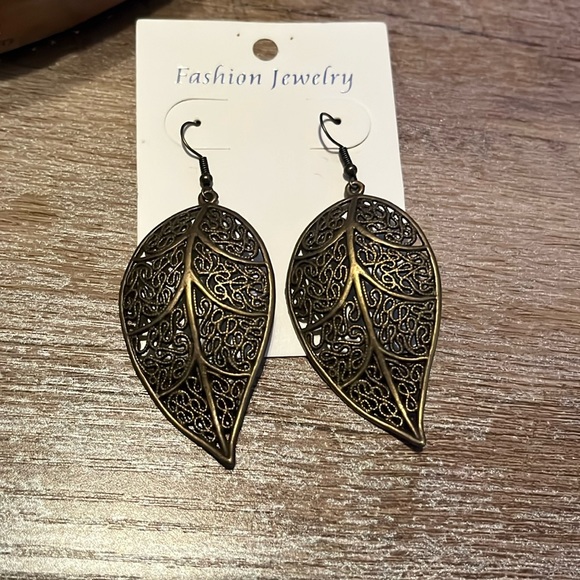 🛍️Silver or Bronze Leaf Earrings 🛍️3 for $13🛍️ SALE!! - Picture 5 of 6